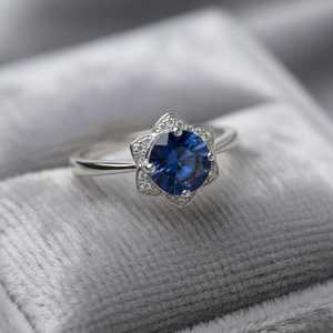 Bague Fleur Saphir Bleu Royal en Argent Sterling 925 Plaqué Or 14K, Halo Floral, Pierre de Naissance de Septembre, Bague de Fiançailles - Product Image 4