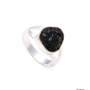 Bague unisexe minimaliste en argent 925 plaqué or avec saphir serti clos, idéale pour le quotidien et les mariages - Product Image 2