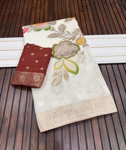 Sari de luxe à motifs floraux tissés avec travail Meenakari et blouse contrastante pour occasions festives - Product Image 1