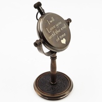 Horloge de bureau et de table moderne en métal Montre à quartz personnalisée en laiton avec support pour le bureau ou la maison Cadeau en laiton Horloge de bureau/de table