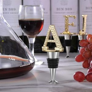 Bouchon de bouteille de vin en métal doré en forme de lettre A avec fermeture à joint côtelé - Product Image 5