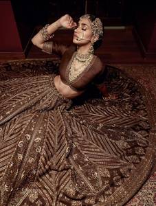 Lehenga Choli traditionnel indien en soie avec broderies de sequins, robe de mariée longue pour femme, tenue de soirée élégante - Product Image 3