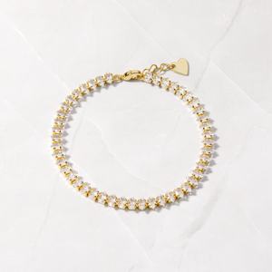 Pulsera de tenis clásica chapada en oro con cristales de circonita redondos de talla brillante y engaste de garras, unisex, para uso diario. - Product Image 2