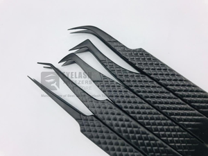 Pince à cils noire mate avec logo personnalisé, testée à la main, en acier inoxydable, avec grip diamant, pour extensions de cils, vente en gros à prix abordable - Product Image 4