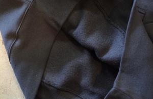 Sudadera Unisex Negra con Capucha y Cremallera, Corte Regular, 100% Algodón Felpa Francesa, Ropa Casual de Invierno, Hombros Caídos, Bolsillo - Product Image 2