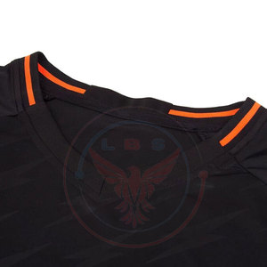 Vêtements d'entraînement Uniforme de football de sport Derniers modèles Respirant Adulte Unisexe Couleur et logo personnalisés - Product Image 3