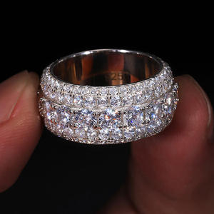 Elegante Anillo Hip Hop de Plata de Ley 925 con Moissanita, Anillo con Incrustaciones de Piedras de Color D VVS1 para Uso Diario - Product Image 1