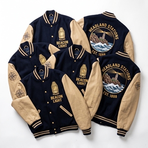Chaqueta Letterman al por mayor, azul marino, de lana, estilo universitario, con bordado de faro y baliza de Headland Stations, mangas de cuero color canela. - Product Image 1