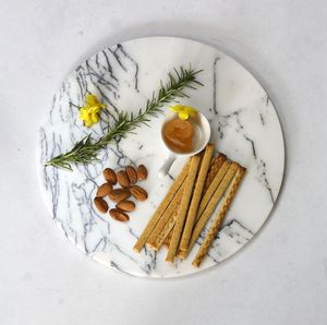 Tabla de Cortar Redonda de Mármol para Cocina, Superficie para Preparar Alimentos, Tabla para Servir Queso, Pan y Frutas - Product Image 1