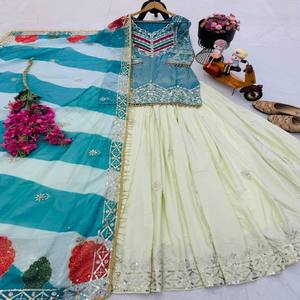 Ensemble de fête VASTRA COTTAGE pour femme : haut en soie brodé de créateur, lehenga en soie et dupatta en organza de soie - Product Image 6