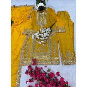 Pantalon Kurti 3 pièces paire

5 différentes couleurs brodées attrayantes vêtements de fête Chinon soie tissu Kurti paire a un ajustement régulier à - Product Image 4