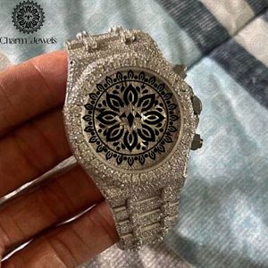 Montre de luxe pour femme Charm_Jewels en acier inoxydable, boîtier rond de 42 mm, chronographe à quartz analogique, lunette sertie de diamants, fermoir pliant - Product Image 3