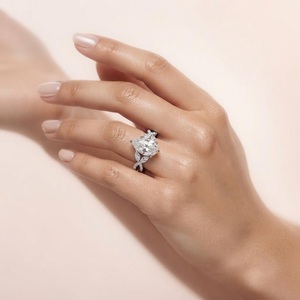 Anillo de Compromiso de Oro Blanco de 14K para Mujer, Corte Pera con Piedras Laterales, Diamante Cultivado en Laboratorio, Certificado IGI, Claridad F VS1, para Uso Diario - Product Image 3