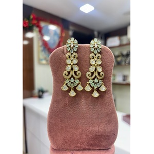 Elegantes Pendientes de Zirconia Chapados en Oro de Latón de Alta Calidad, Diseño Fusion, para Mujer, Ideales para Fiestas Nocturnas, a la Moda - Product Image 1