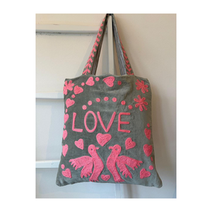 Sac fourre-tout en velours brodé Premium Love & Peace, sac à main chic et tendance, parfait pour le travail, les fêtes, les voyages et le shopping - Product Image 4