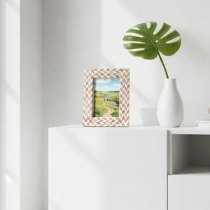Cadre photo en résine artisanal de qualité supérieure avec une magnifique combinaison de couleurs et des couleurs personnalisées avec des puces collées à la main. - Product Image 1