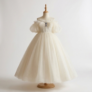 Robe de bal de prestige de luxe pour filles, en tulle et satin ivoire scintillant, respirante, avec manches bouffantes et plumes, ornée de cristaux, style haute couture - Product Image 1