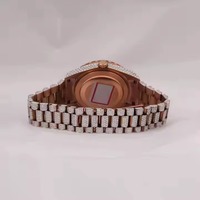 Montres en alliage de quartz de luxe personnalisées, entièrement serties de diamants, montres modernes pour hommes, provenant d'un fournisseur indien