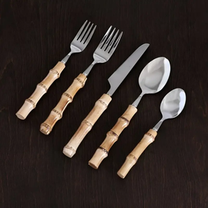 Juego de Cubiertos de Acero Inoxidable con Mango de Bambú, Diseño Tradicional, Cubiertos Duraderos para Catering - Product Image 1
