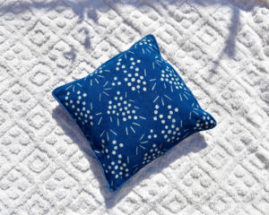 Funda de Cojín de Algodón Puro Sostenible, Tejida, con Estampado Índigo a Mano, Personalizable, Estilo Bohemio, con Cierre de Cremallera, para Exportación - Product Image 1