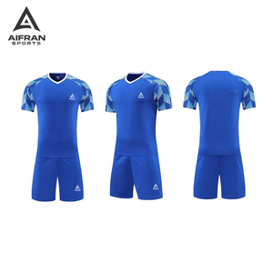 Ensemble de survêtement de football personnalisé bleu pour adulte, été, 100% polyester, maillot de football à col en V et short, séchage rapide, uniforme d'entraînement d'équipe - Product Image 2