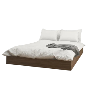 Cadre de lit plateforme en bois massif, style minimaliste moderne, avec literie blanche et couverture grise. - Product Image 5