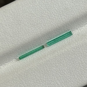 Émeraude authentique d'Afghanistan Panjshir 0,26 ct, 2 pièces, cristal vert fin de forme crayon, brut, pour lapidaire et facettage - Product Image 2