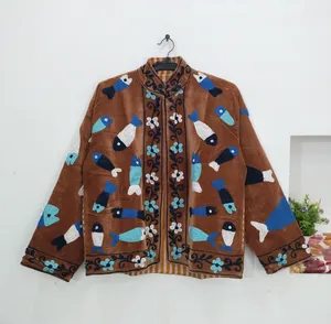 Veste bohème vintage marron Suzani en velours avec broderie florale chic pour femme - Product Image 4
