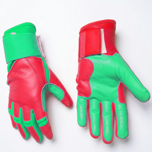 Gants de frappe en cuir rouge et vert SAAR INDUSTRIES pour droitiers, unisexe adulte, fermeture auto-agrippante, entraînement, durables, haute qualité, personnalisables - Product Image 4