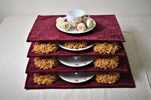 Ensemble de sets de table rectangulaires classiques en velours bordeaux, réutilisables, écologiques, lavables, en tissu - Product Image 5