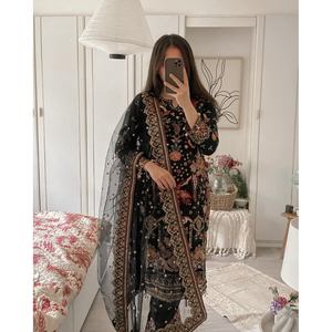 ชุดท็อปและกางเกงผ้าจอร์เจตต์ลายปักแบบจีน พร้อมผ้าคลุมไหล่ สีดำ - Product Image 6