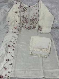 Conjunto de Kurti de seda blanca bordada de diseñador con dupatta para mujer, para bodas y fiestas, disponible en Samp Corporation - Product Image 4