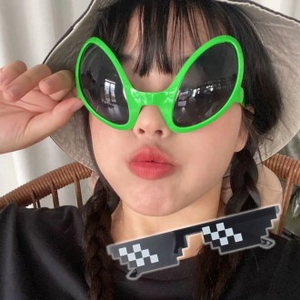 Occhiali da sole Inssa Alien Pixel Wreck puntelli fotografici a quattro tagli per effetti visivi migliorati - Product Image 1