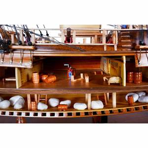Réplica de la HMS Endeavour, Casco Abierto, Hecha a Mano en Madera de Cedro, Estilo Náutico, Pintada, Artesanía en Madera, 94L x 30W x 85.1H Cm - Product Image 4