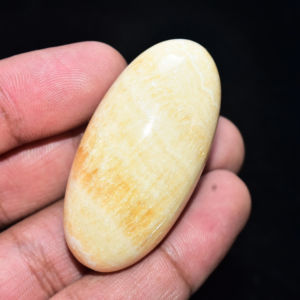 Piedra Preciosa de Calcita Amarilla de Primera Calidad, Shiva Lingam - Product Image 1