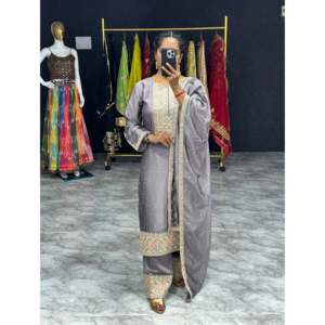 Magnifique ensemble de fête en mousseline avec broderies : haut, pantalon palazzo et dupatta - Product Image 4