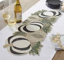 Camino de Mesa Rústico de Lino Bordado con Diseño de Hojas para Decoración del Hogar - Product Image 4