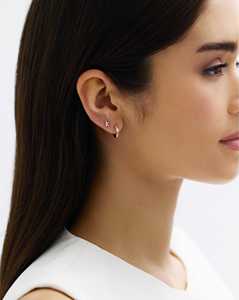 Mini boucles d'oreilles clous initiales en or massif 14K avec diamant de laboratoire rond, fermoir à friction, lettres alphabet pavées, bijoux fins en gros - Product Image 4