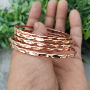กำไลข้อมือทองแดงแบบมินิมอล เครื่องประดับแฟชั่นทำมือสไตล์ร่วมสมัย - Product Image 5