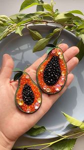 Broche artisanale brodée de perles, accessoire décoratif pour vêtements, sacs et chapeaux, magnifique broche perlée brodée à la main, cadeau unique - Product Image 4