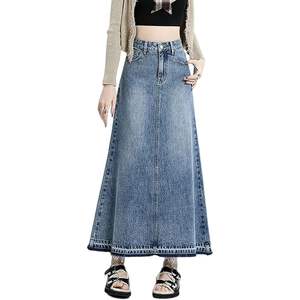 Jupe en jean Maxi à taille haute pour femmes avec décoration de boutons ourlet brut effiloché Technique délavée Style Y2K décontracté pour l'été - Product Image 3