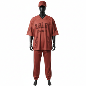 Ensemble 2 pièces pour homme en maille polyester premium, tissu sport respirant, panneau latéral couleur rouille, logo thermocollé. - Product Image 1