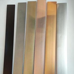 Profils en aluminium de qualité supérieure série 6000 pour portes et fenêtres, extrusion avec services de découpe et de soudage - Product Image 1