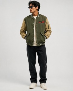 Chaqueta Varsity Premium que Combina Tela Suave, Diseño Clásico y Confección Duradera para una Comodidad con Estilo en Cualquier Época del Año - Product Image 1