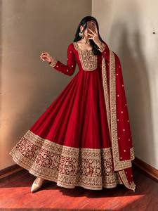 Traje Anarkali Tradicional con Bordado Dorado, Corte Ajustado, Largo hasta el Suelo, de Seda Romana Pesada, Ropa Étnica para Mujer, Boda, Diwali, India - Product Image 1