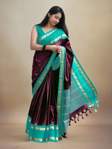 Sari traditionnel en coton et soie Gadwal tissé KV (Marron) - Tenue de soirée, infroissable et réversible - Product Image 2