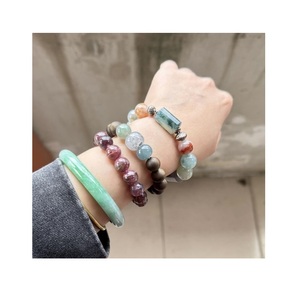 Pulsera de Resina Contemporánea con Patrones Artísticos Hechos a Mano, Accesorio Elegante para la Muñeca para Entusiastas de la Moda Moderna - Product Image 2