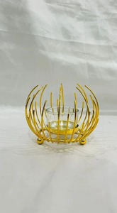 Porte-bougie chauffe-plat moderne en fil métallique doré, fait main, écologique, durable, centre de table décoratif pour Noël et les fêtes - Product Image 6