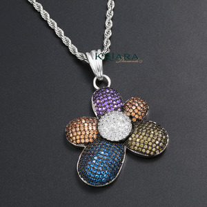 Pendentif Fleur en Argent 925 et Moissanite, Coupe Ronde Brillante, Bijou Thème Luxe pour Femme, Idéal au Quotidien - Product Image 2
