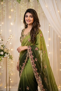 Sari de Seda Verde Bordado con Diseño Floral de AARA Fashion, Traje Tradicional para Bodas, Estilo India-Pakistán, Largo hasta el Suelo, Corte Regular - Product Image 6